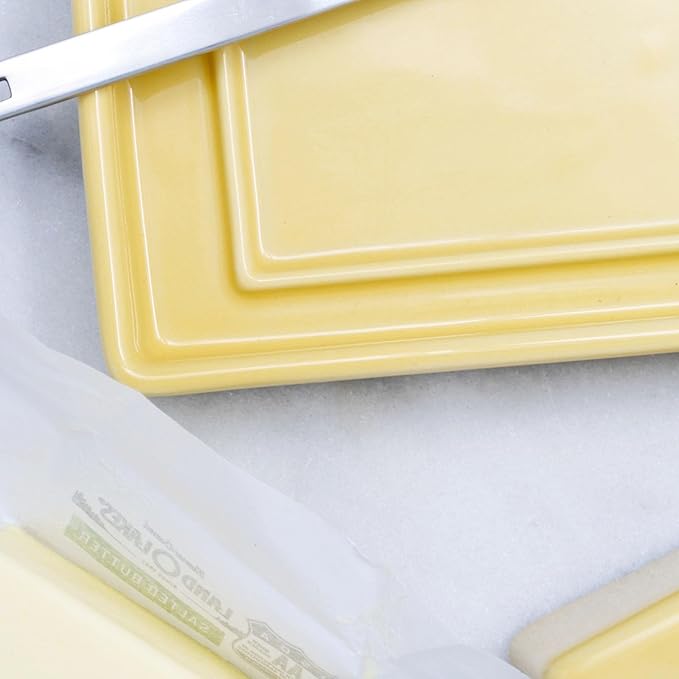 ZERO JAPAN Compact Butter Dish with Stainless Steel Knife, Trim-to-Fit Design for Countertop Use, Ceramic Butter Keeper Made in Japan, Fits Softened Butter Portions, Rich Glaze Finish, White
