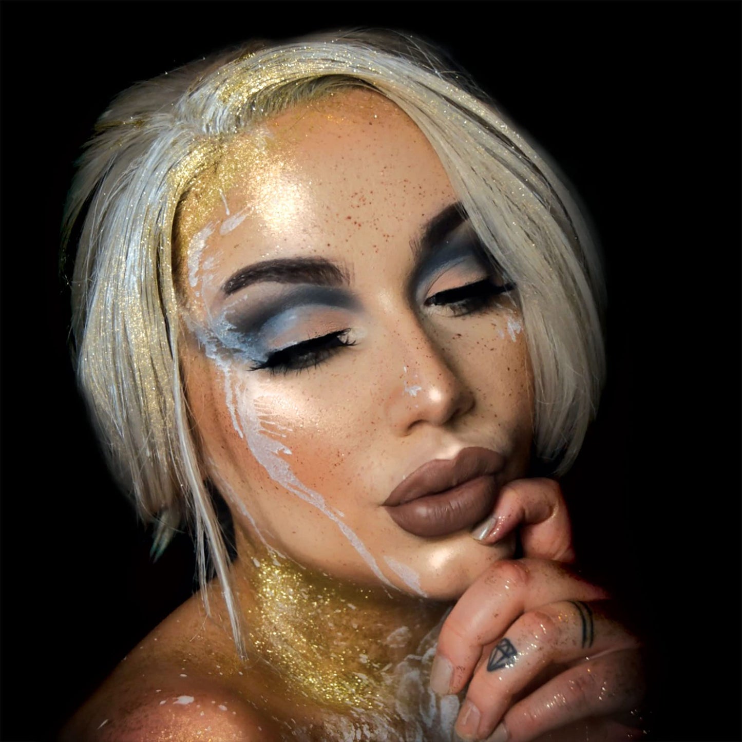 Mehron Makeup GlitterSpray | Hair and Body Glitter Spray | Body Shimmer Spray 1 fl oz (30 ml) (Gold) Perfect for Beauty, Theater, Halloween, Parties, Festivals, Concerts, and More