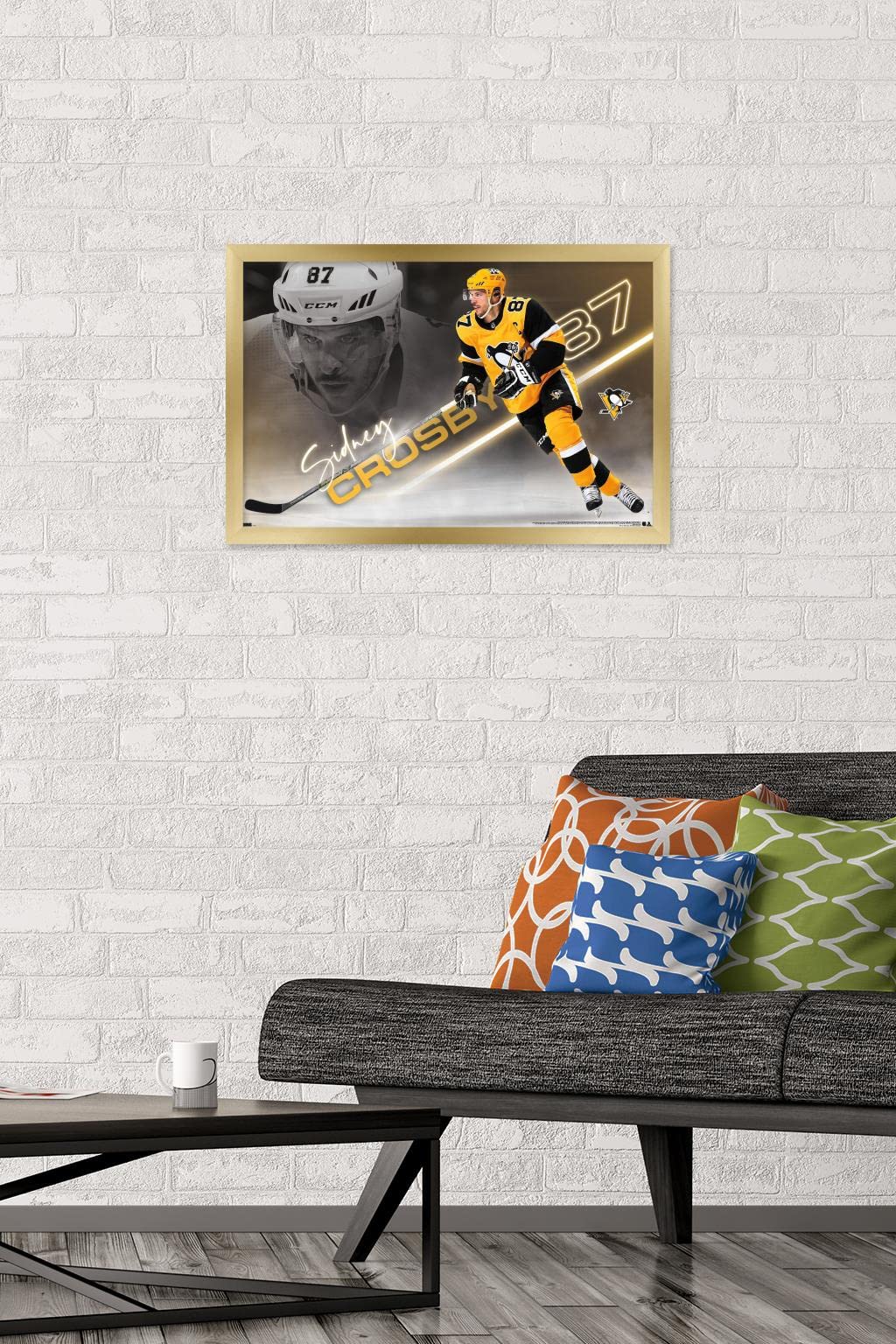 Trends International NHL Pittsburgh Penguins - Sidney Crosby 21 Wall Poster, 14.72" x 22.37", Gold Framed Version
